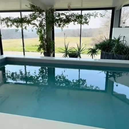 Oda ve Kahvaltı Poublade, Chats 2pers Avec Piscine Chauffee *